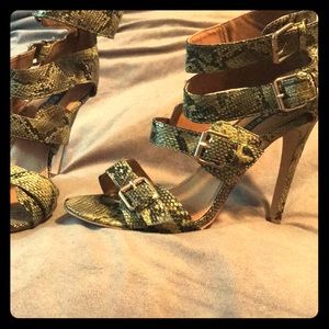 Green & black snake skin buckle sandal heels Sz 10